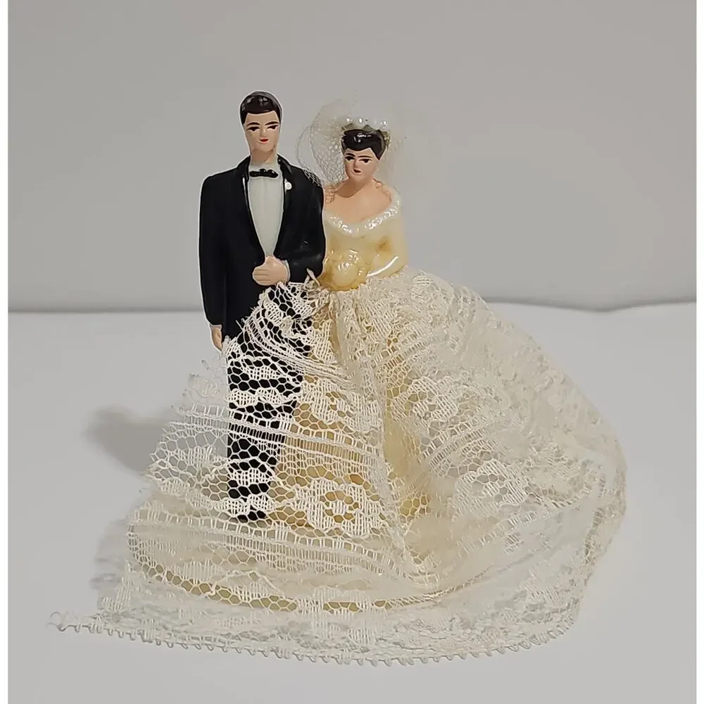 Vintage Bride Groom Wedding Cake Topper Lace Veil 50s 60s Retro Coquette